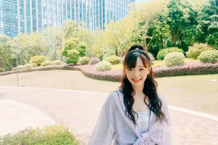 吕小雨夏日阳光甜美写真图片44