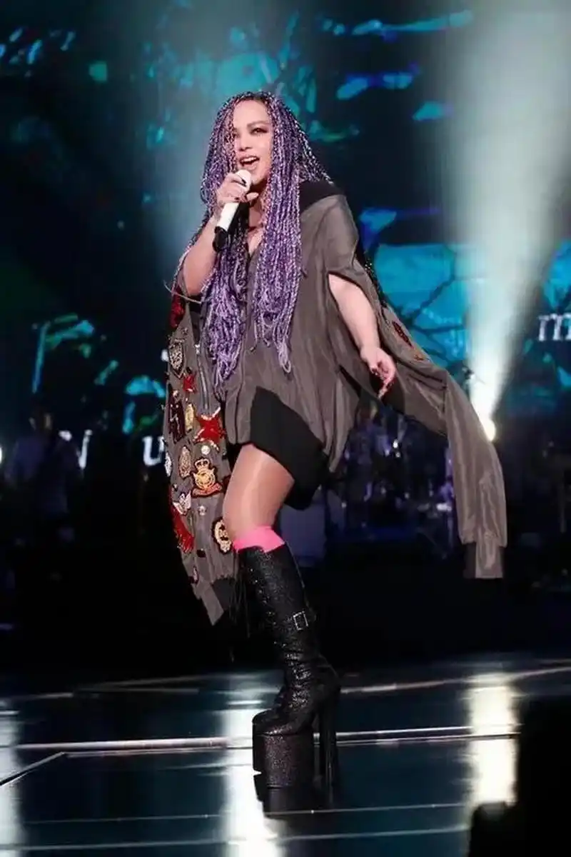 为什么张惠妹红歌比林忆莲多地位感觉不如林忆莲呢?