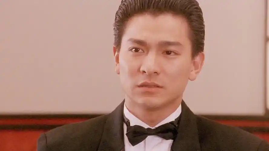 赌侠:对手赌牌小动作不断,原来是有监控帮忙,华仔却不吃这套