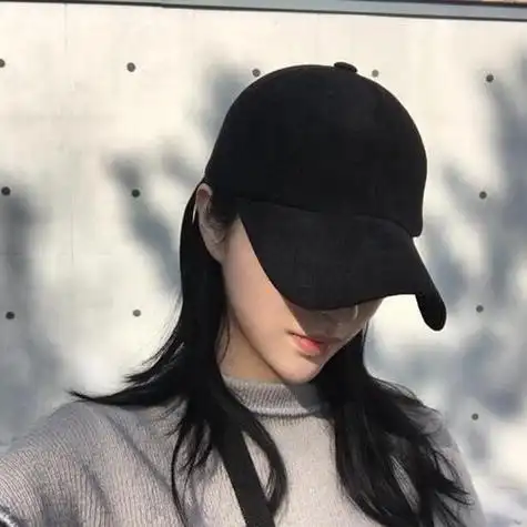 戴黑色帽子女生头像图片神秘