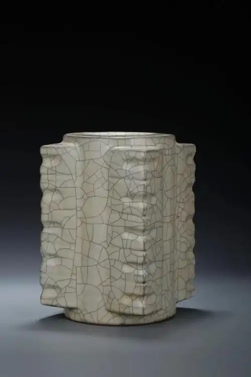 lot 1034  南宋 官窑琮式瓶