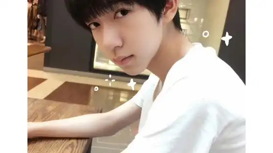 小时候的贺峻霖真的好可爱啊!