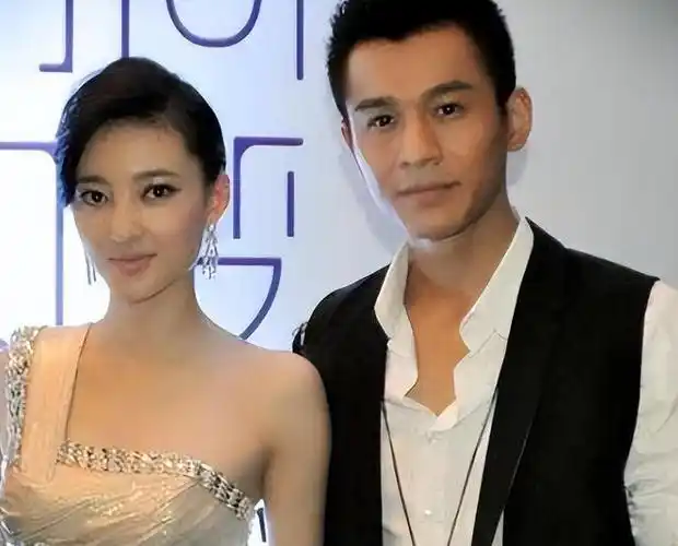 王丽坤与他同居8年把最好的青春都给了他他却转身与别人结婚