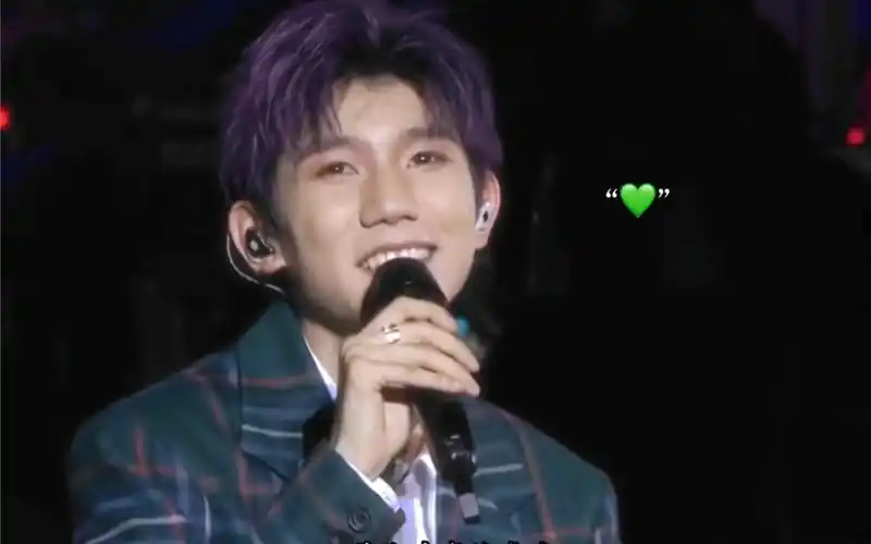 王源真的好爱绿海!