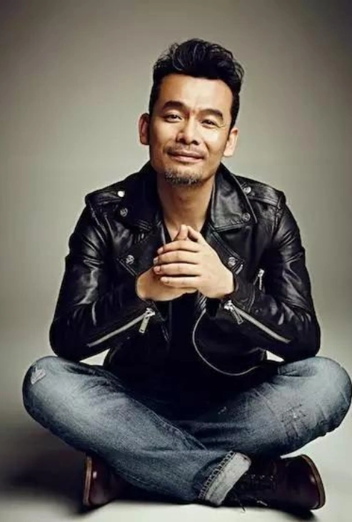 他是一位国家一级演员,是一位在银幕上的硬汉,自2