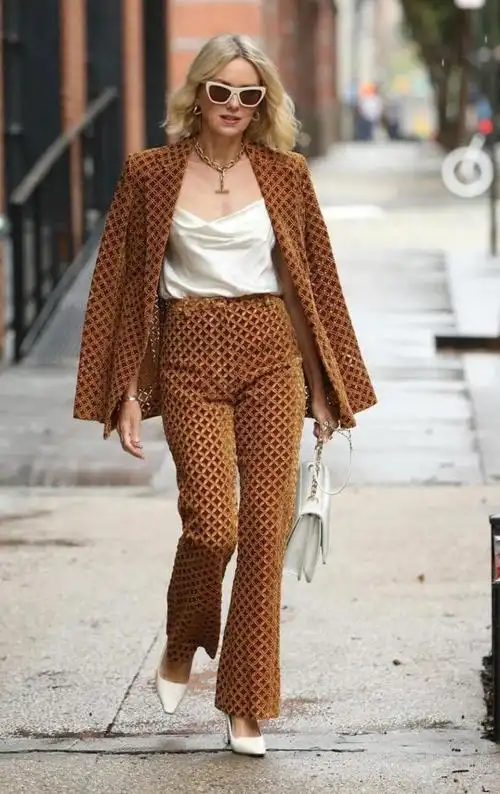 这4种"内搭"才高级,看欧美街拍就知道