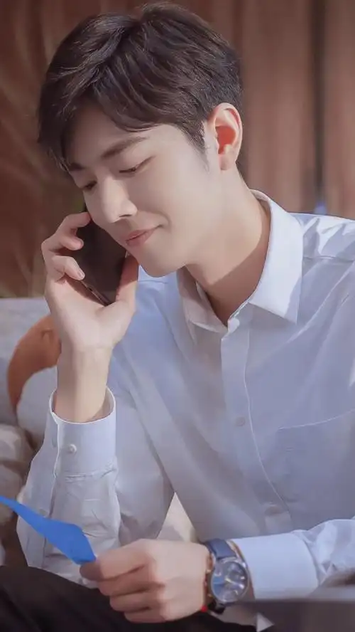 肖战最新机场照公开,时尚又帅气,网友纷纷表示,超会穿!