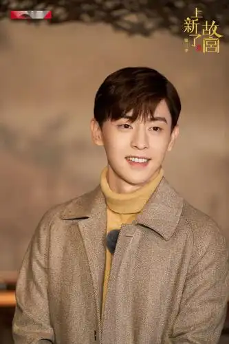 邓伦上新了故宫剧照公开行走在故宫的秋日男神