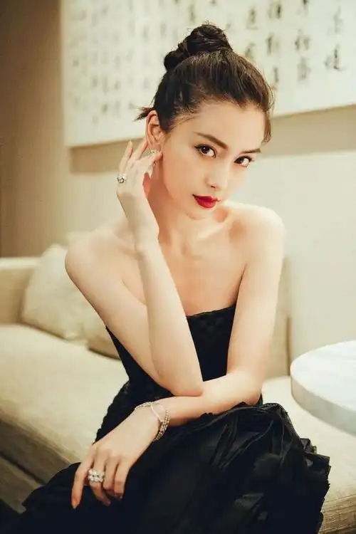 baby锁骨间能养鱼比涂了高光还明显有些性感不用瘦身能造假