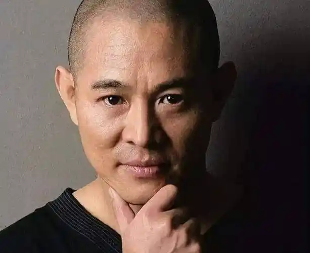 60岁李连杰最近苍老认不出?