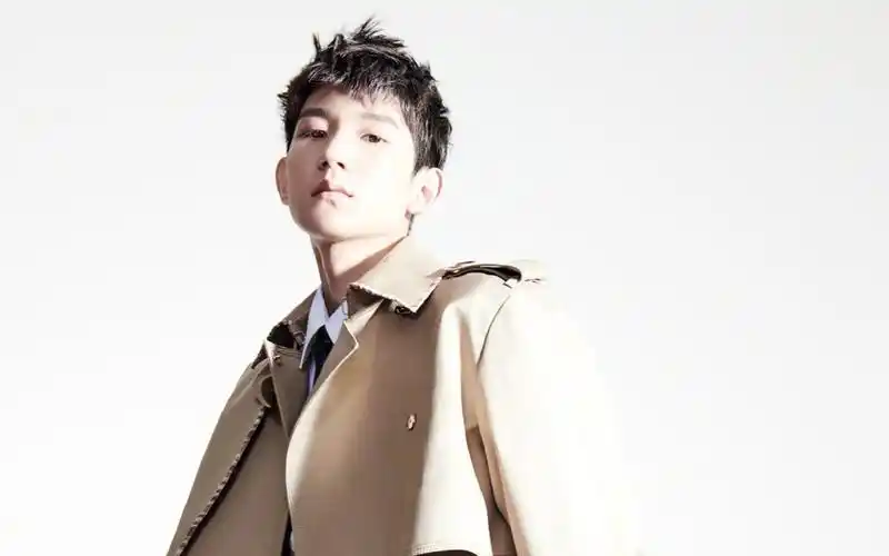 王源冷酷帅气写真图片桌面壁纸