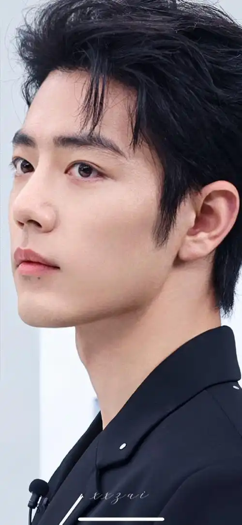 肖战##肖战侧颜低头笑