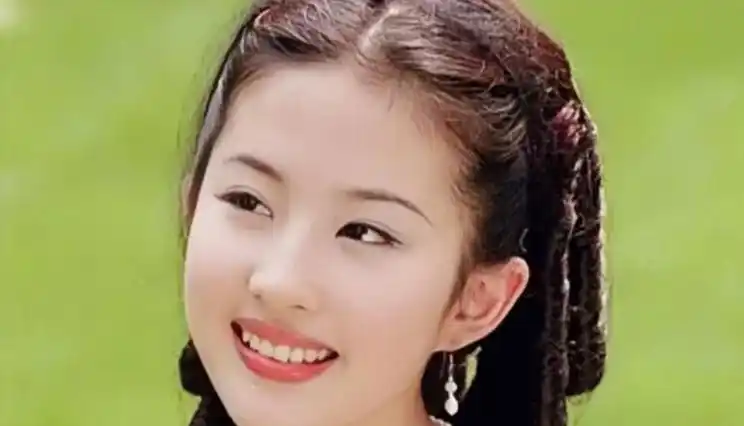 10位女星的"民国弹簧卷"造型 民国剧中女明星们的罗马卷发型,无论是