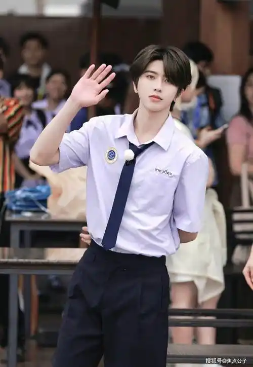 杨颖蔡徐坤李晨鲨疯了!