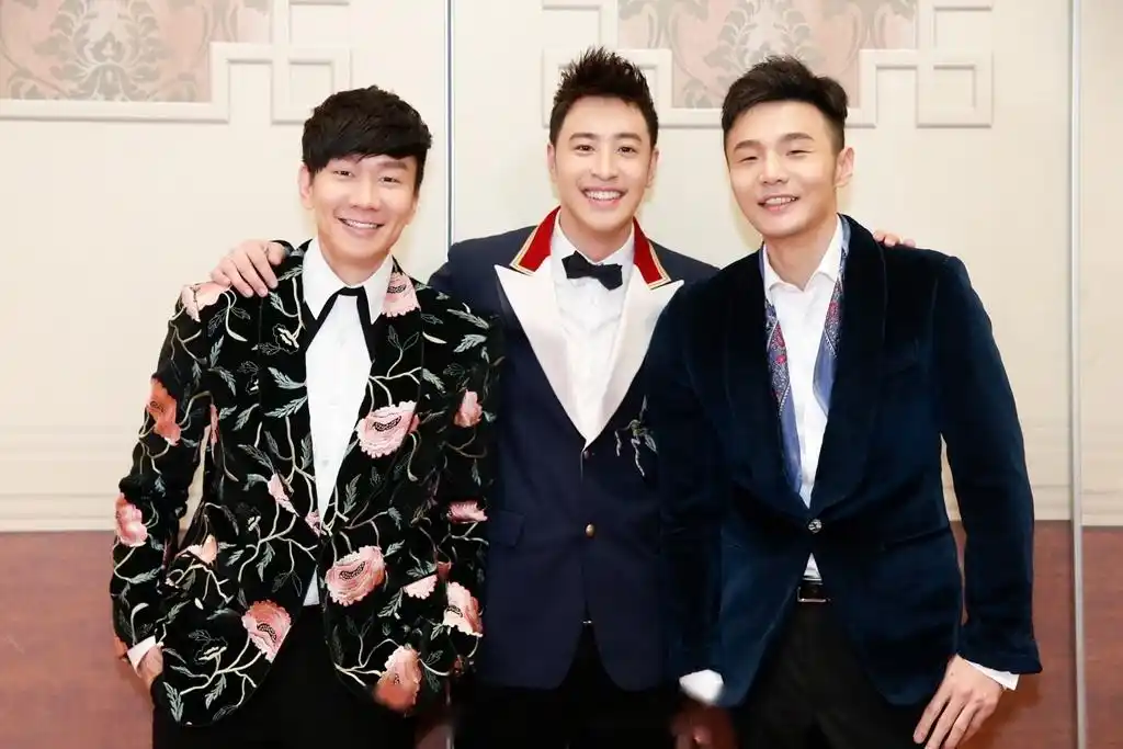 全球华语榜中榜暨亚洲影响力大典澳门登场 华纳三大天