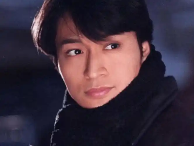 不过,马景涛的模样跟年轻时候完全不一样了,原本他浓眉大眼,周正大气