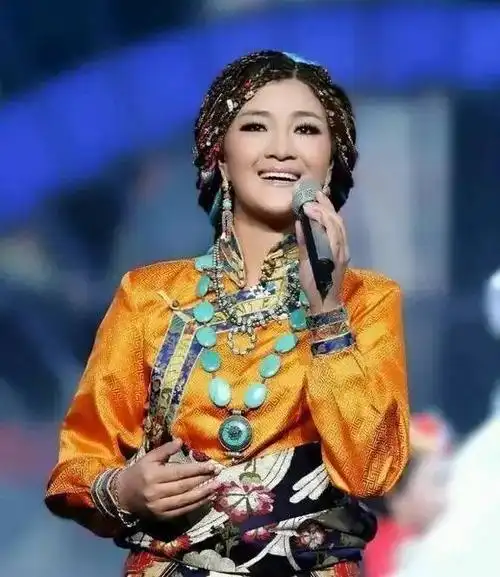 降央卓玛最美相册(含精选藏族歌曲)收藏!