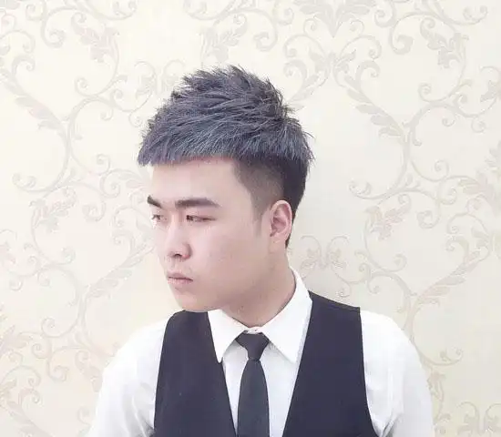 男生齐刘海两边铲掉短发发型大全酷帅难当