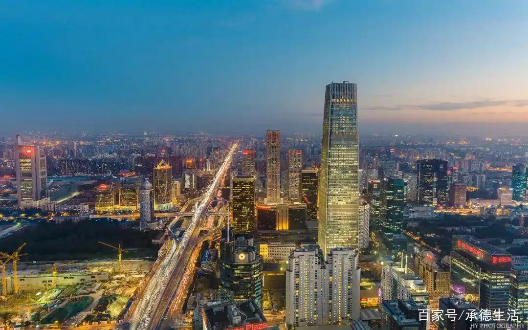 2007年建成投入使用的国贸三期