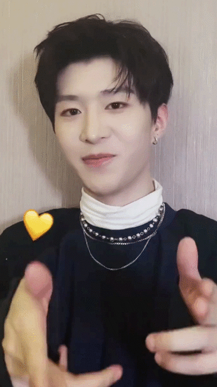 n向右旋转m向左旋转f查看大图k收起范丞丞超话67676767