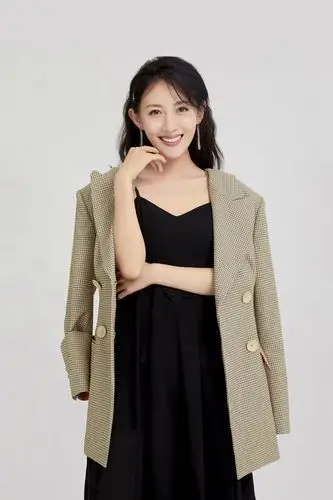 张墨锡西装写真释出 《长安诺》热播演绎后宫风云__凤凰网