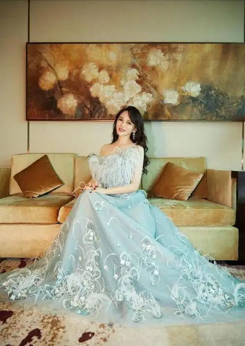 伊能静真不肯浪费露面机会穿衣虽低调但彩色口罩够抢眼