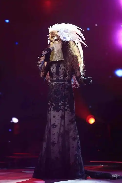 《斯柯达 蒙面唱将猜猜猜》郁可唯罗中旭惊人揭面 "恐龙"霸气直通年度