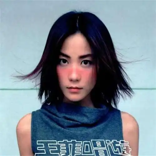 你见过不会"变老"的天后吗?55岁王菲的少女感,秘籍其实在性格