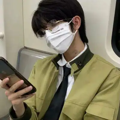 戴着口罩会帅很多-男生头像 - 壁纸家