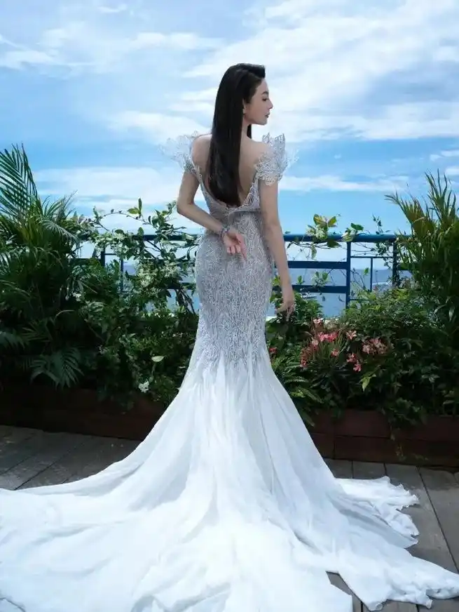 戛纳电影节张雨绮一袭3d打印长裙亮相.#戛纳电影节 张雨绮一 - 抖音