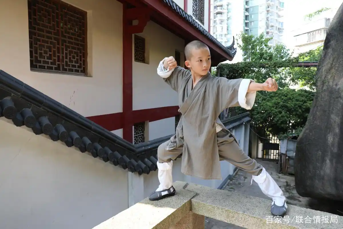少林小子释恒毅走红背后辛酸,每天5点起床练功,累了睡会继续练