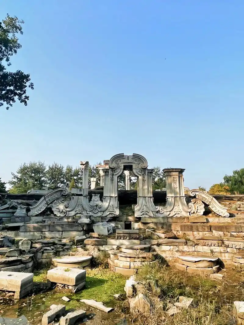 99圆明园【残垣断壁,铭记历史】"有一天,两个强盗闯进了圆明 - 抖音