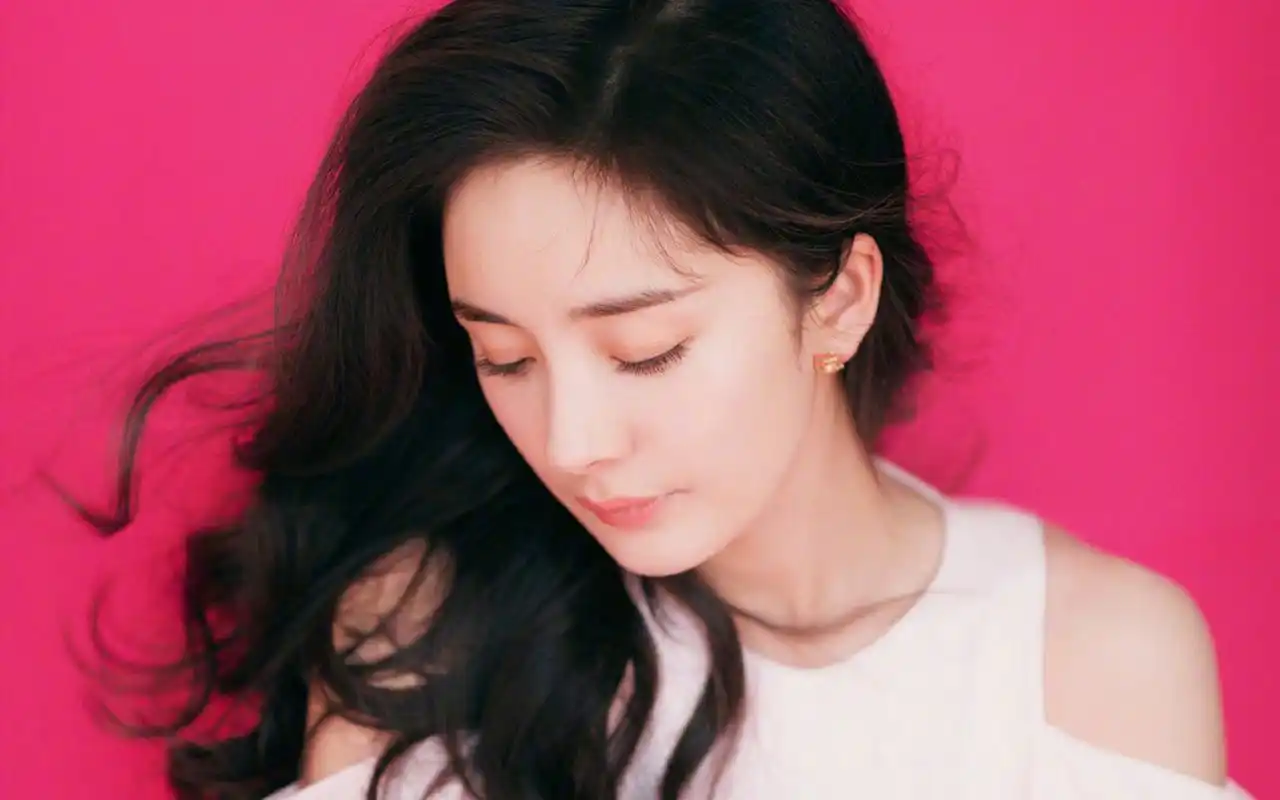 杨幂柔美动人写真图片桌面壁纸-大陆明星-手机壁纸下载-美桌网