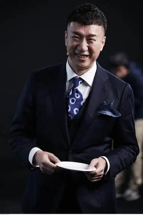 原创孙红雷霸气侧漏,看着有点坏坏的样子,其实他是中国的好男人!