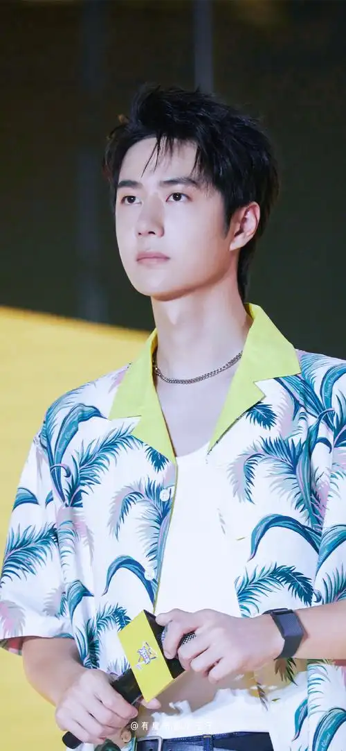 王一博优质壁纸超话#王一博#0615    冰爽    0615( 8月商务