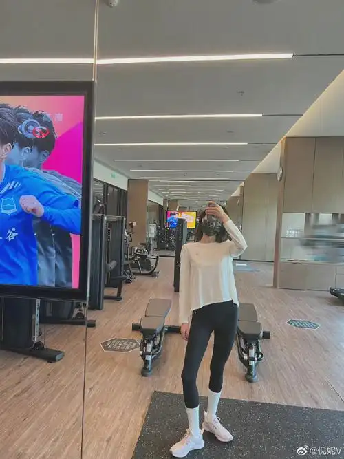 倪妮说流汗的快乐##倪妮晒健身随拍三宫格