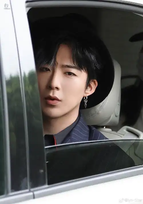 频繁的发帖,为了让你们多看到帅照@摩登兄弟刘宇宁.#刘宇宁#.刘宇宁.