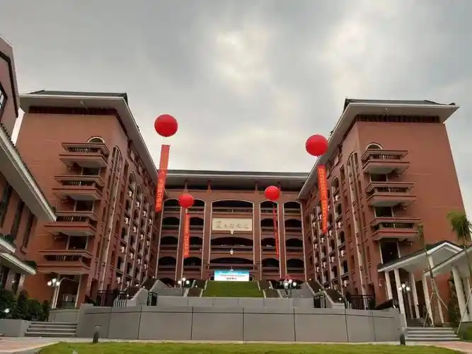 广州市真光中学初中部本部校区今天落成启用!