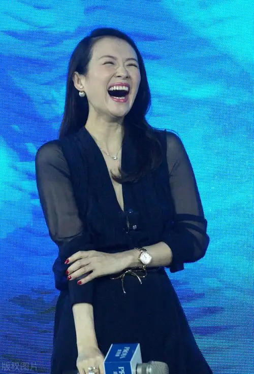 章子怡开怀大笑让人忍不住也笑了