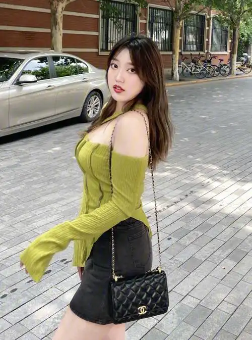 胸大艳俗大胸女生这么穿显瘦又高级