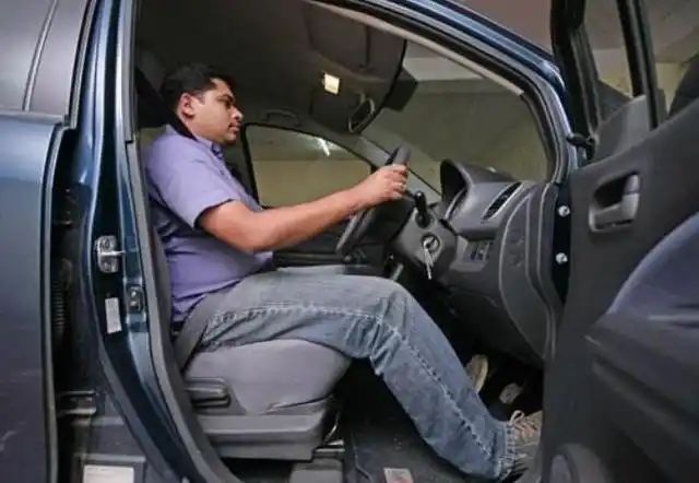 一部分人在开车的时候让椅背往后靠一点,以为这样的话就可以躺一躺,也