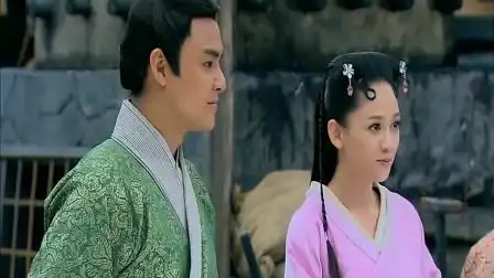 王的女人:吕乐一边沐浴一边和妙戈说话,在一旁的妙戈却心不在焉