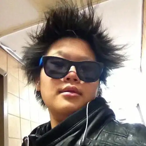 毕福剑19岁女儿近照搞怪自黑 发型杀马特震惊网友