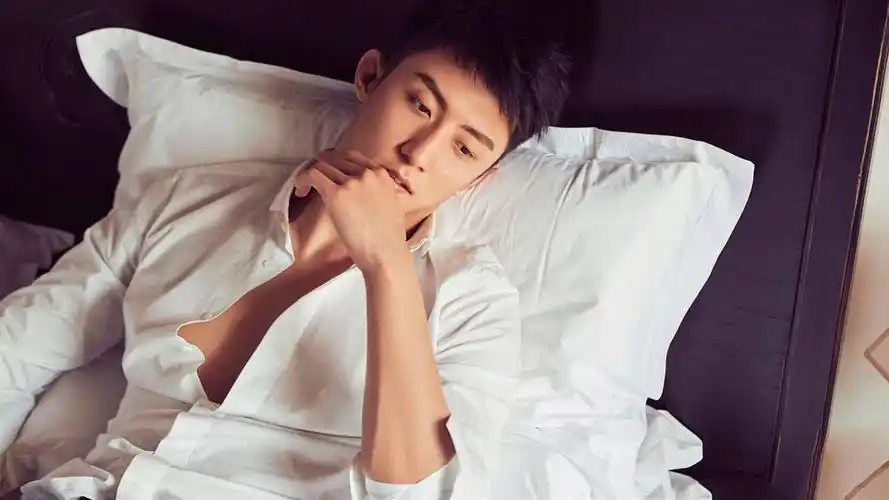 肌肉硬汉秒变暖心奶爸,黄景瑜《放开我北鼻》了解一下