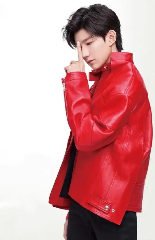 红色皮衣好酷啊@tfboys-王源#王源