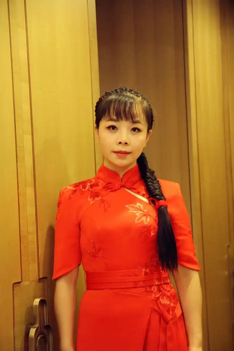 王二妮:成名后放弃百万年薪嫁给农村小伙,婆婆的态度让她不后悔