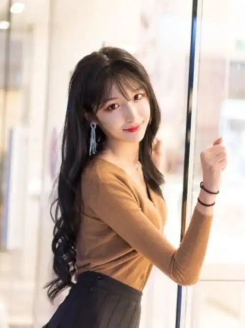 要说现在国内最火的女装大佬