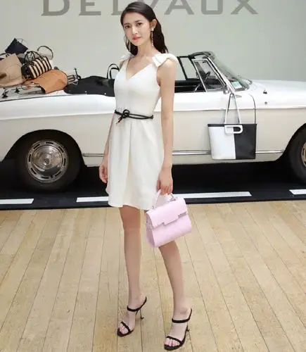 陈钰琪全身照精美陈钰琪现代照