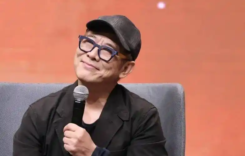 李连杰病后罕见现身,亲自辟谣死讯,老态龙钟模样大变认不出!