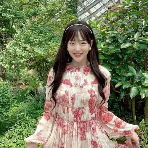 崔雪莉客串德鲁纳酒店的三组私服